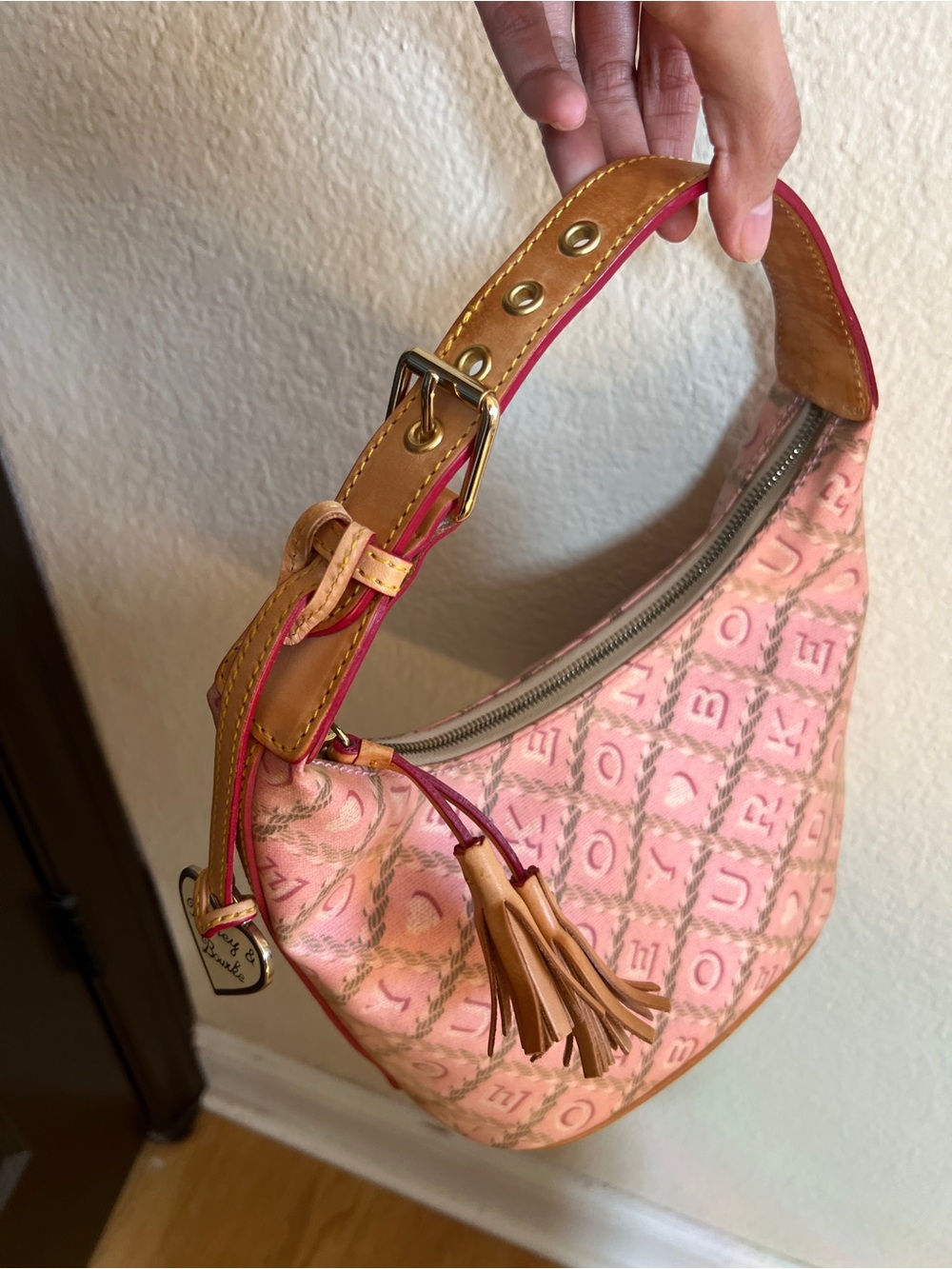 Y2K Dooney & Bourke Pink Monogram Canvas Hobo Bucket Bag vintage - Picture 5 of 10